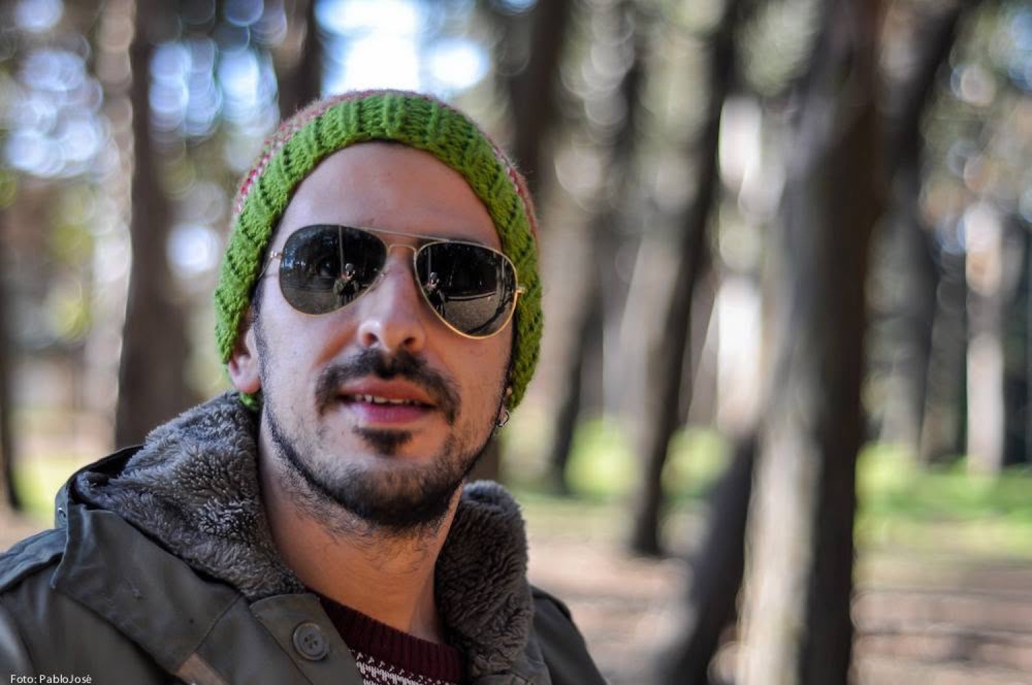 Retrato de Samuel en un bosque